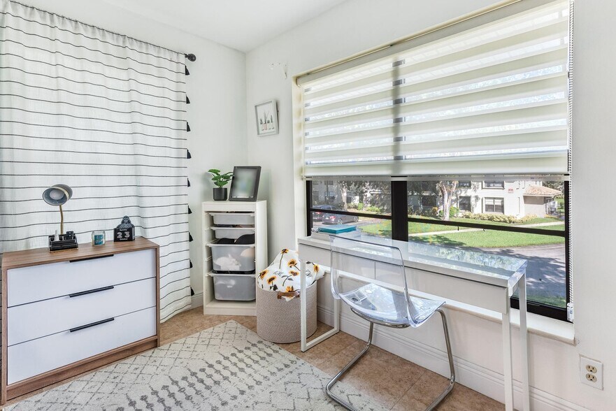 Building Photo - 9930 Pineapple Tree Dr