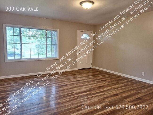 Building Photo - 909 Oak Vale Dr