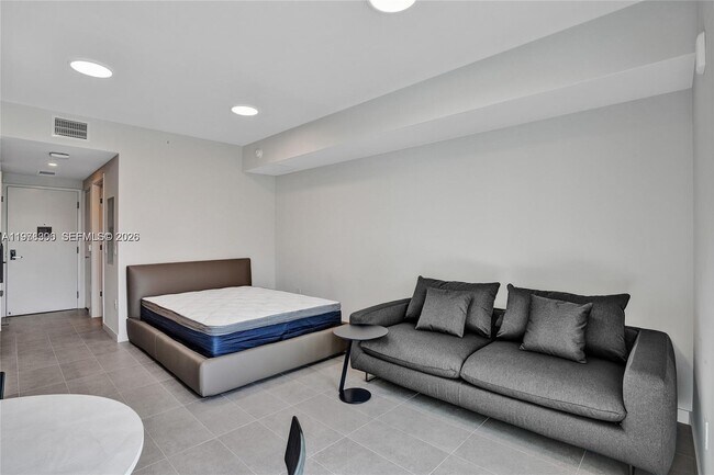 Building Photo - 121 NE 5th St