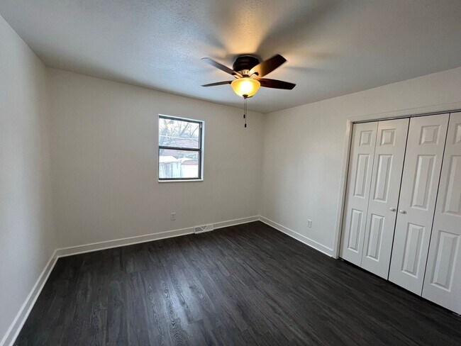 Building Photo - Updated 3-Bedroom Duplex with 1-Car Garage