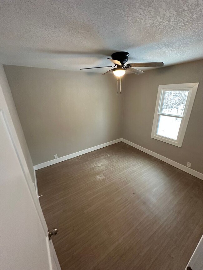 Building Photo - Completely updated 4 Bedroom, 1 Bathroom Home