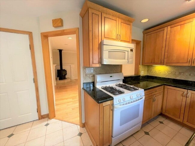 Building Photo - Concord! Beautiful fully remodeled 3 bedro...