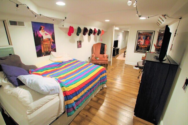 Building Photo - 3 bedroom 2 bath apartment in south broad street