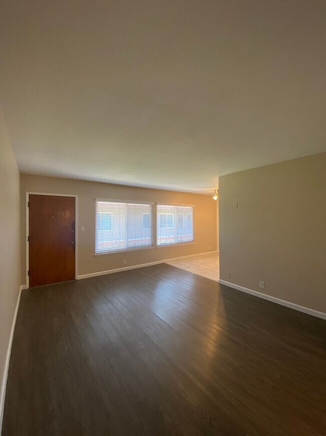 Building Photo - East Village One bedroom