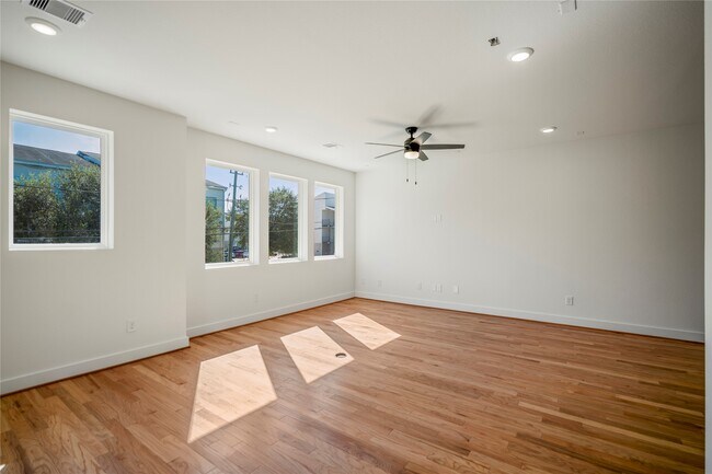 Building Photo - 6324 Del Rio St