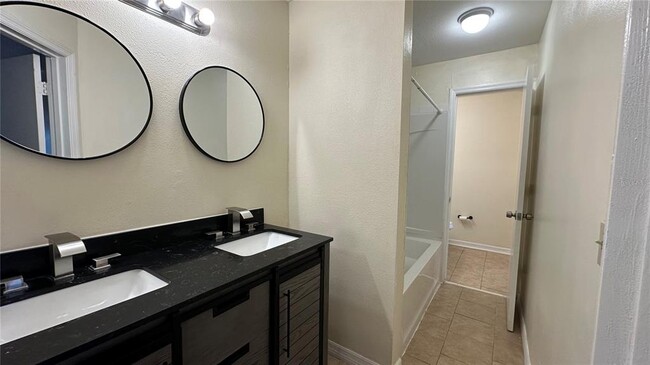 Building Photo - 405 Fountainhead Cir