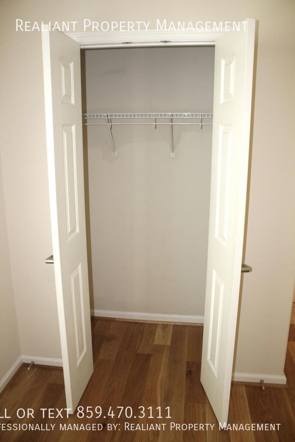 Building Photo - 3 Bedrooms, 2 baths. Downtown Lexington be...