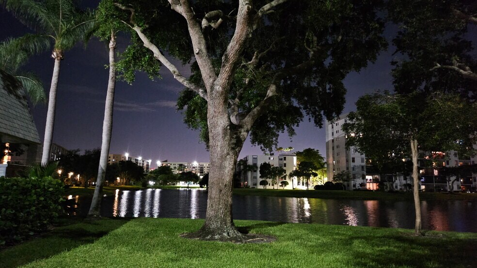View heading towards the pool - 2222 N Cypress Bend Dr