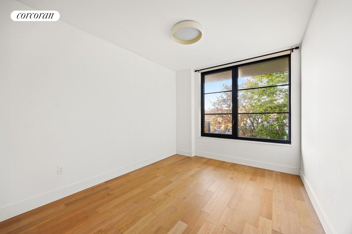 Building Photo - 264 Webster Ave