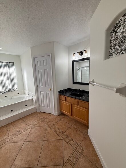 Building Photo - 867 Park Valley Cir