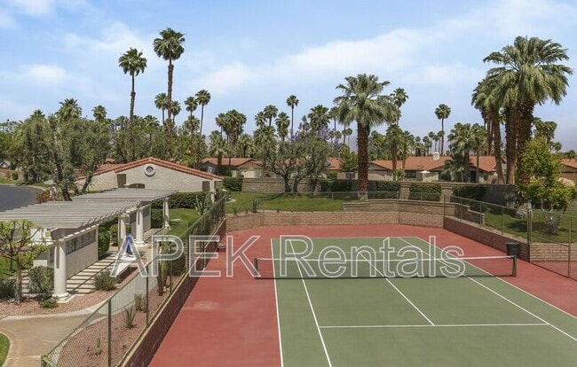 Building Photo - 2701 E Mesquite Ave