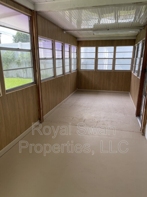 Building Photo - 1047 Pineview Pl
