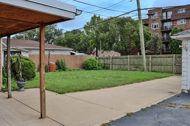 Building Photo - 7119 Stanford Dr