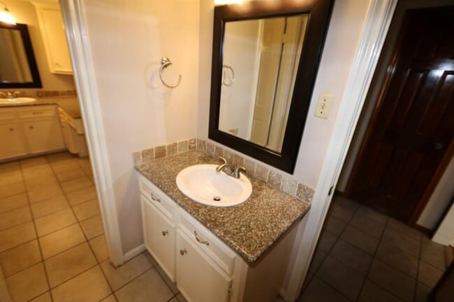 Building Photo - 6907 Dartford Ct