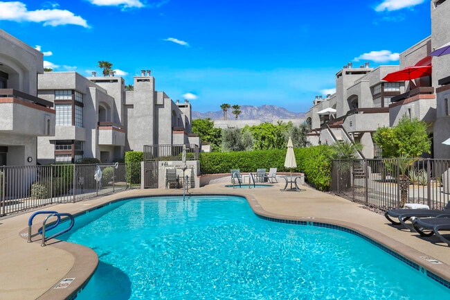Building Photo - 2601 S Broadmoor Dr