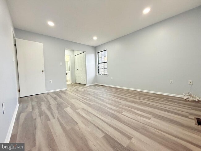 Building Photo - 31 Drewes Ct