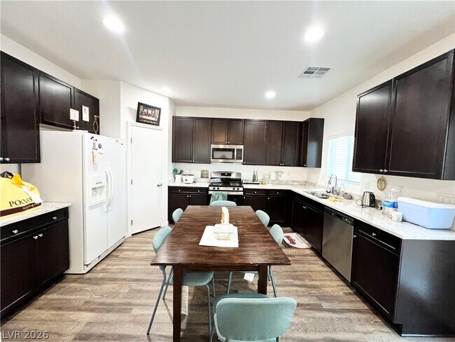 Building Photo - 5276 Sherwood Frst Ln