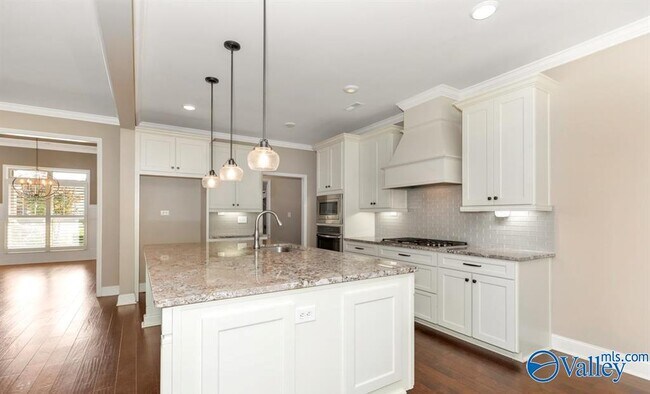 Building Photo - 138 Legacy Cove Dr SW