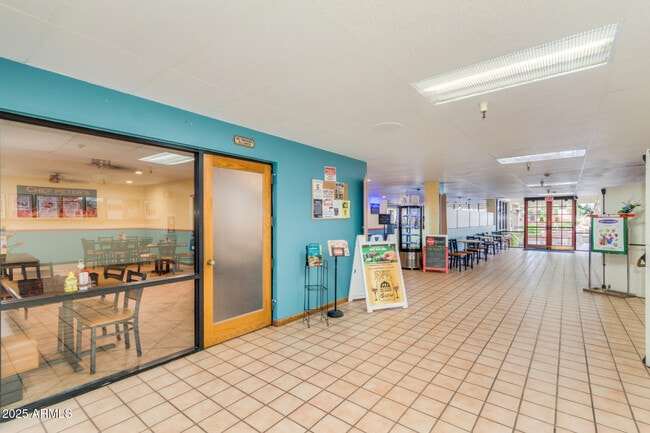 Building Photo - 14300 W Bell Rd