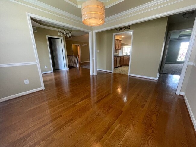 Building Photo - 5BD/4BA Single Family Home