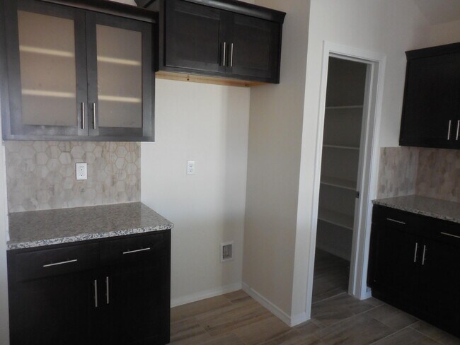 Building Photo - 1100 Summer Night Pl