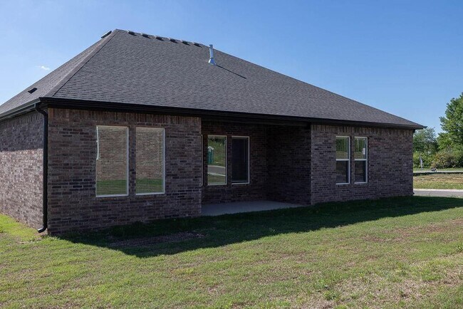 Building Photo - 2832 S Zinc Ave