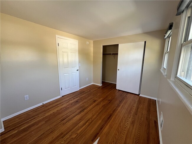 Building Photo - 1165 Whitney Road East