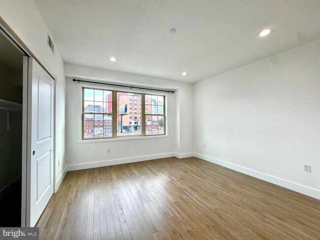 Building Photo - 1231 Vine St