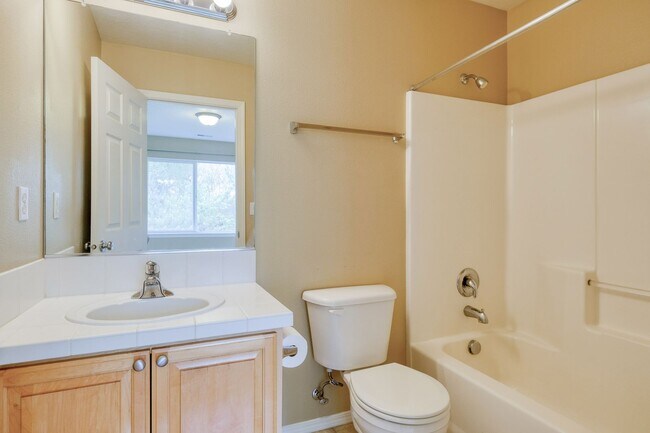 Building Photo - Spectacular 3 Bedroom, 3.5 Bathroom Townhome in Scenic Arbor Station.