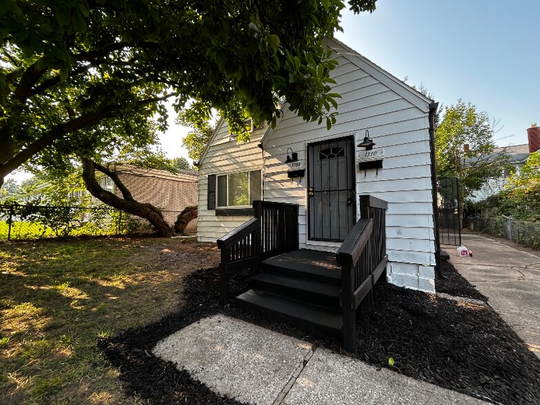 Primary Photo - 1710 Cone St