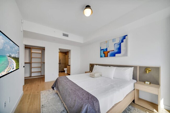 Building Photo - 225 N Miami Ave