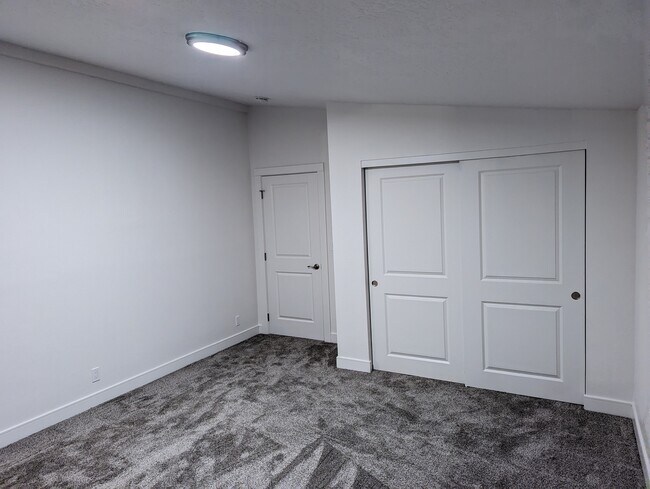 Building Photo - 16867 Whittier Dr