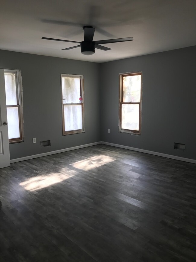 Building Photo - *GORGEOUS, completely updated single famil...