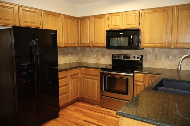 Building Photo - Live Large in Fort Collins – 5BR Home + $2...