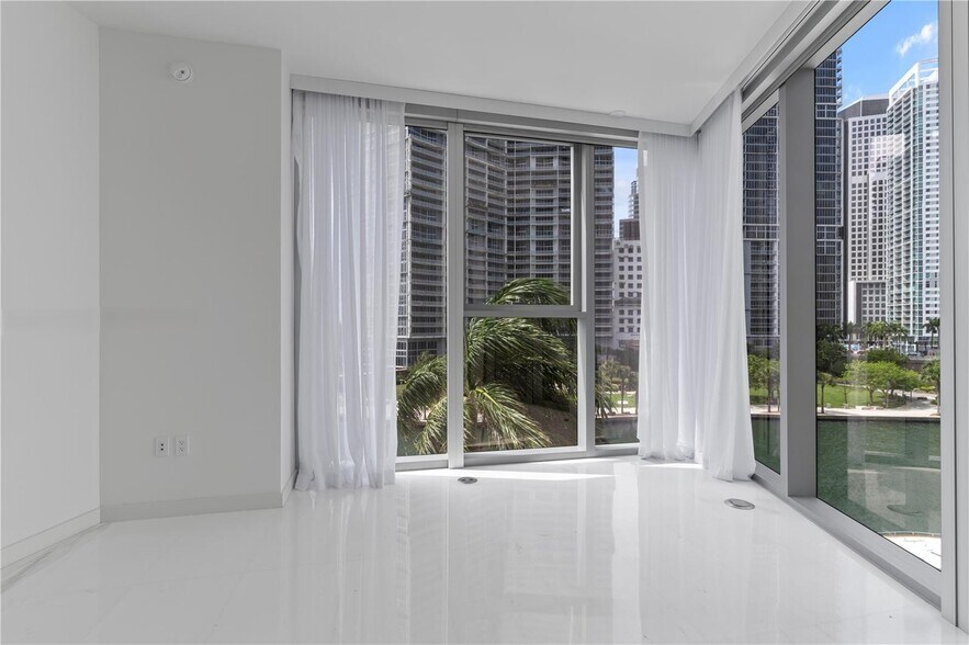 Building Photo - 300 S Biscayne Blvd