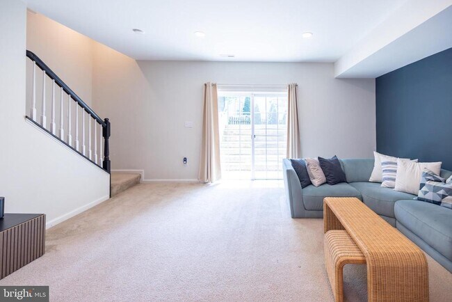 Building Photo - 8727 Raleigh Mews
