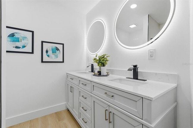 Building Photo - 2470 Del Rio Way