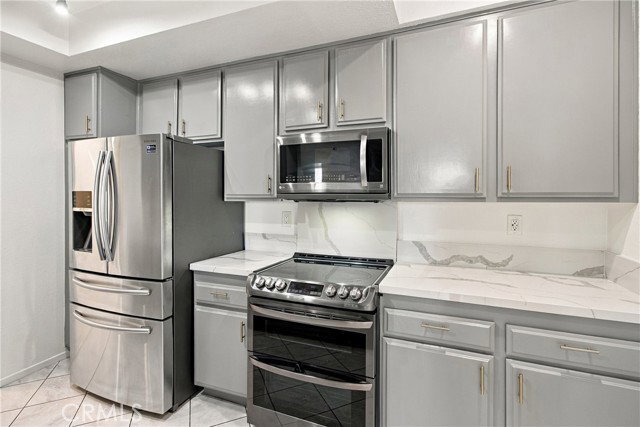 Building Photo - 14115 Moorpark St