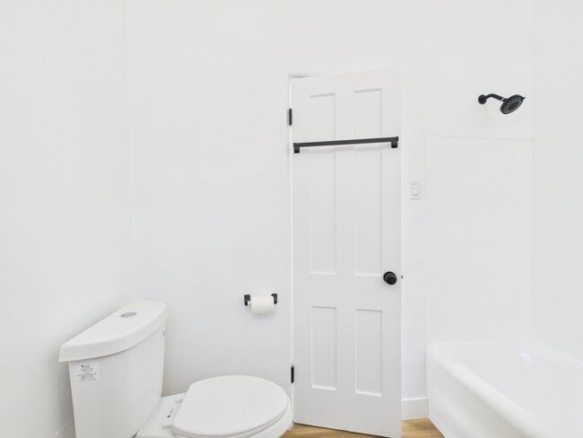 Building Photo - 1533 E 3rd St