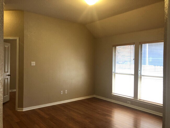 Building Photo - 13529 Anarosa Loop
