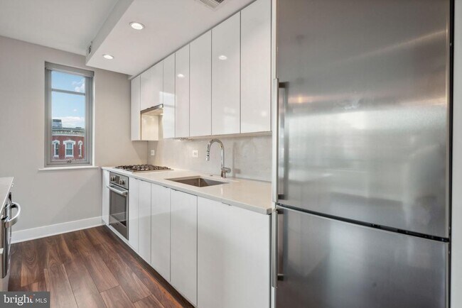 Building Photo - 1311 13th St NW