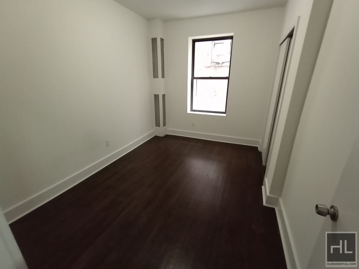 Building Photo - W 178 St