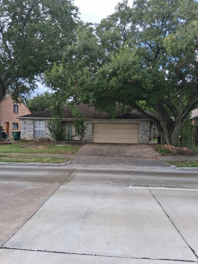 Building Photo - 12323 W Bellfort Ave