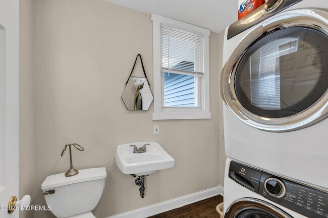 Building Photo - 524 Fisk Ave