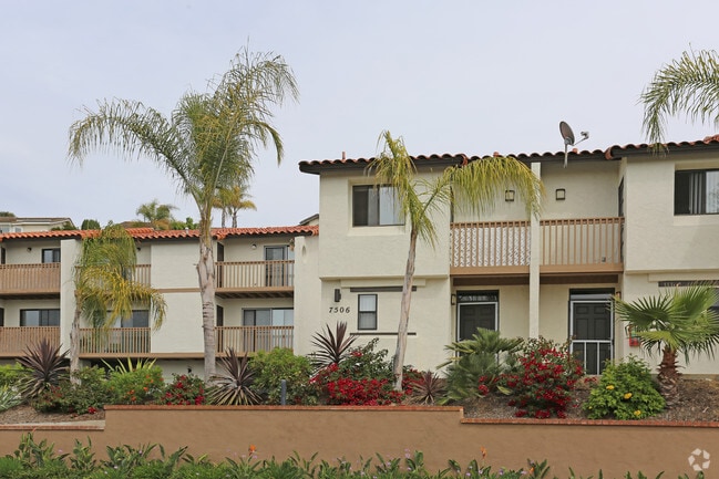 Building - Bella La Costa
