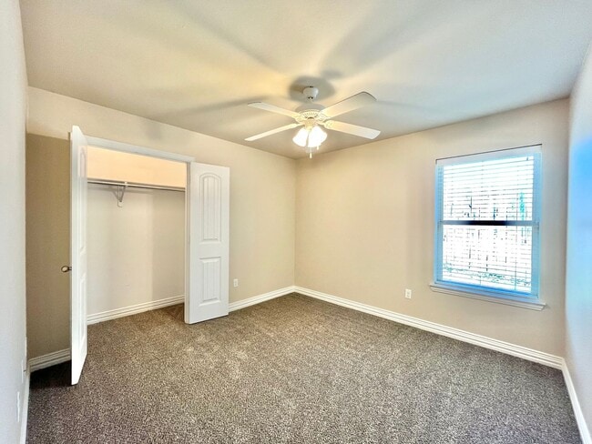 Building Photo - 313 Princess Place