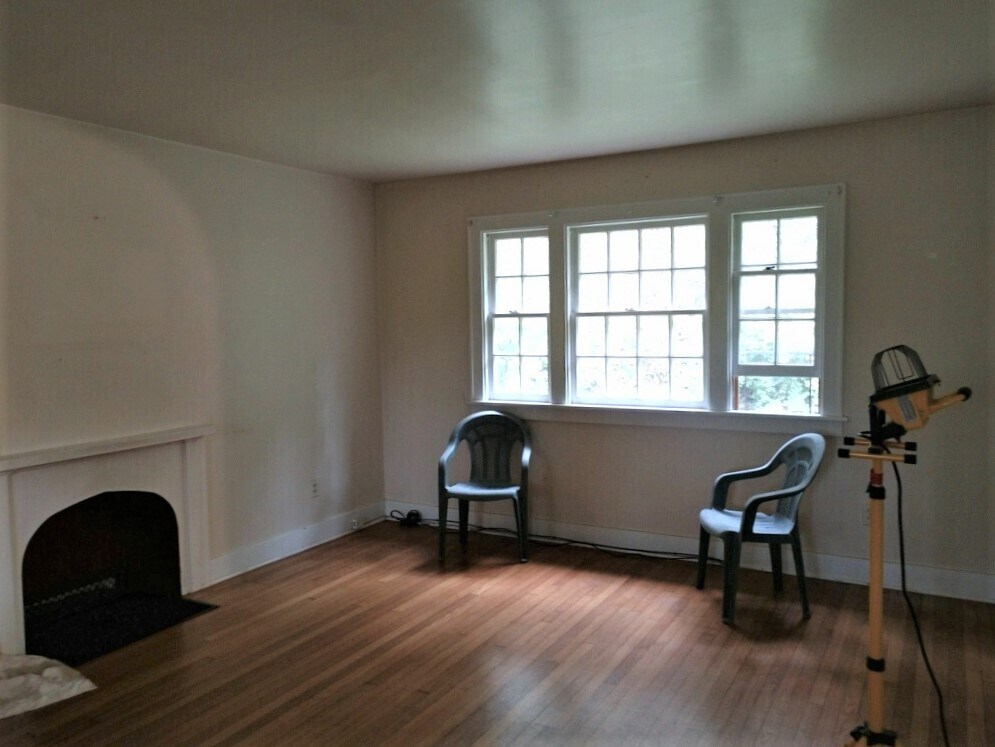 Building Photo - 181 E State St