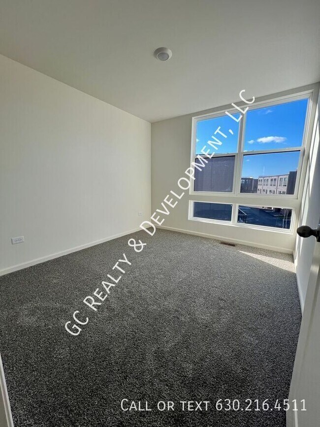 Building Photo - ***MOVE IN SPECIAL - 1/2 MONTH FREE RENT! ...