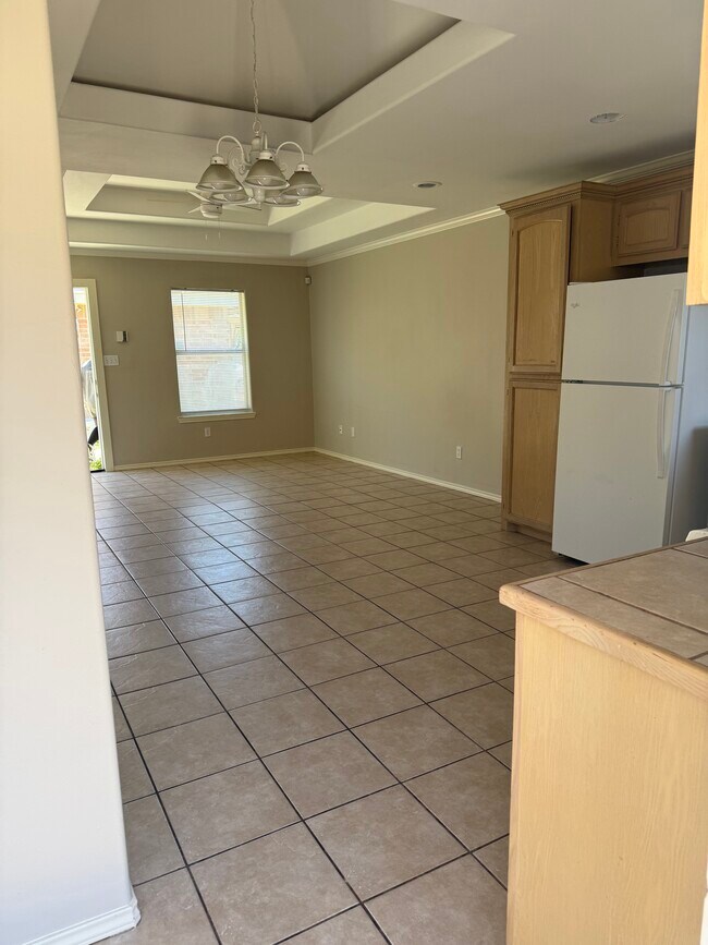 Building Photo - 2408 Moonlight Ln