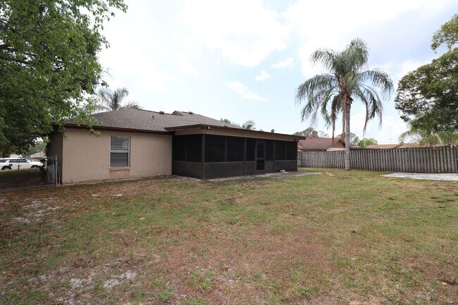 Building Photo - 3/2/2 Fence yard w/ shed and Florida room